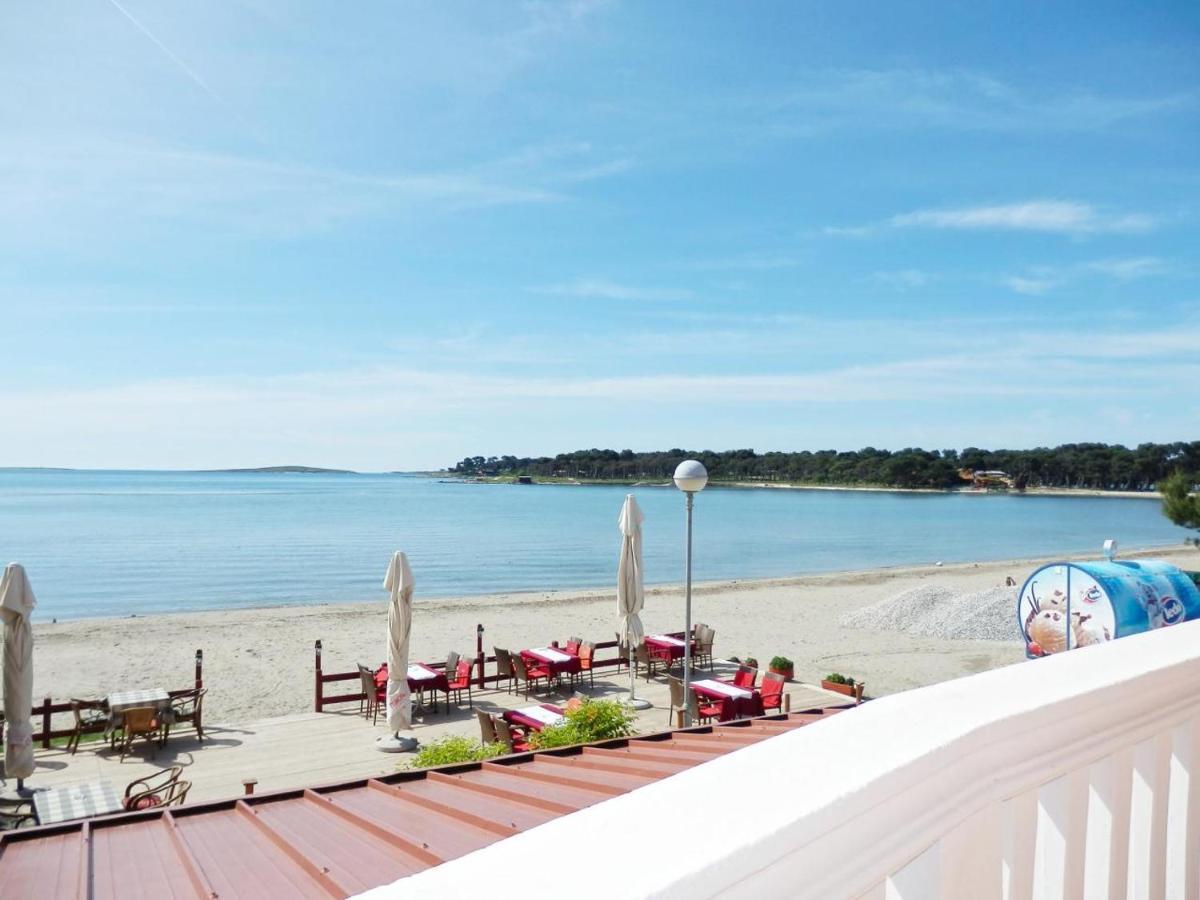 Idila Sea Front Apartments Медулин Екстер'єр фото