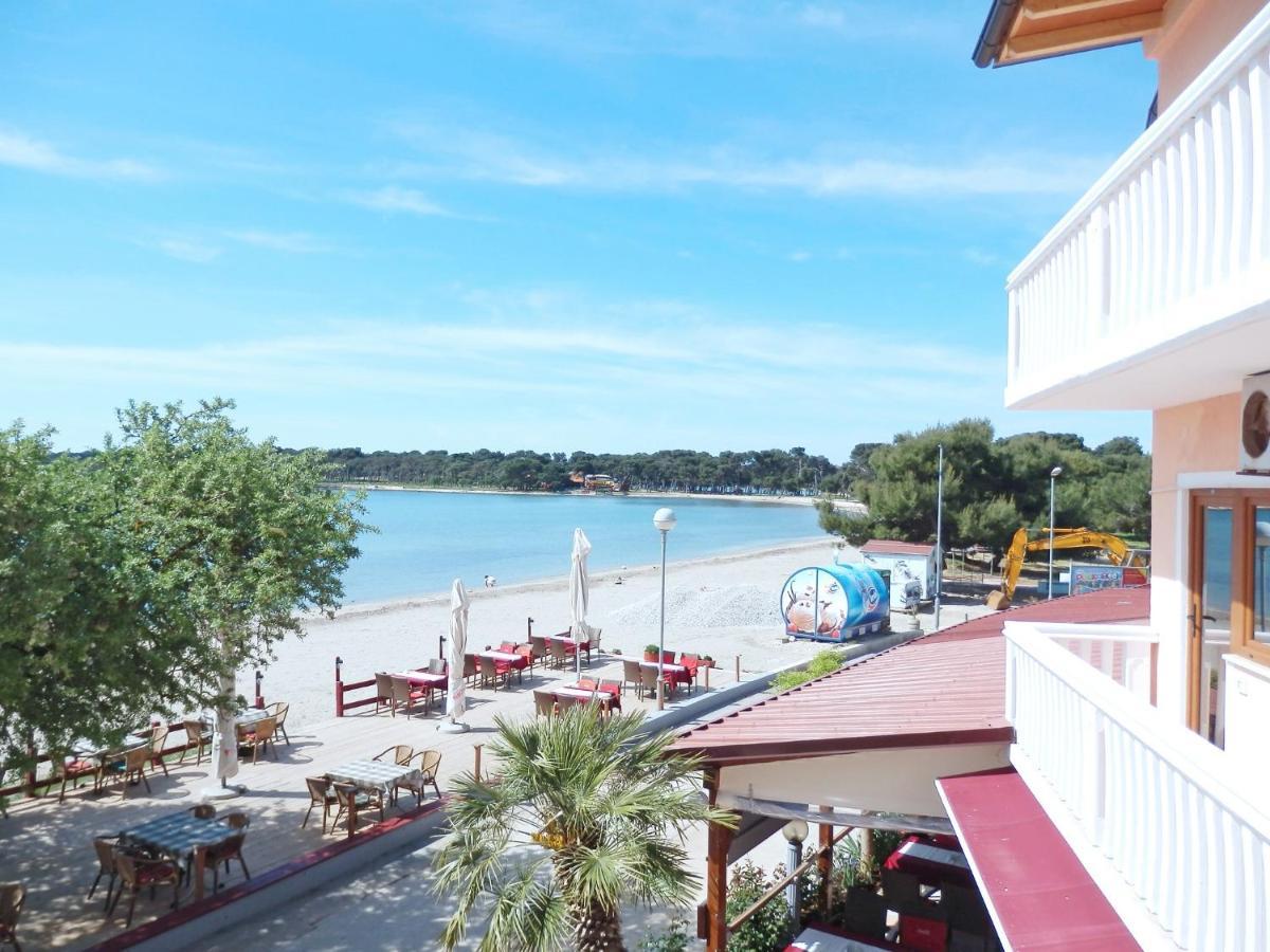 Idila Sea Front Apartments Медулин Екстер'єр фото